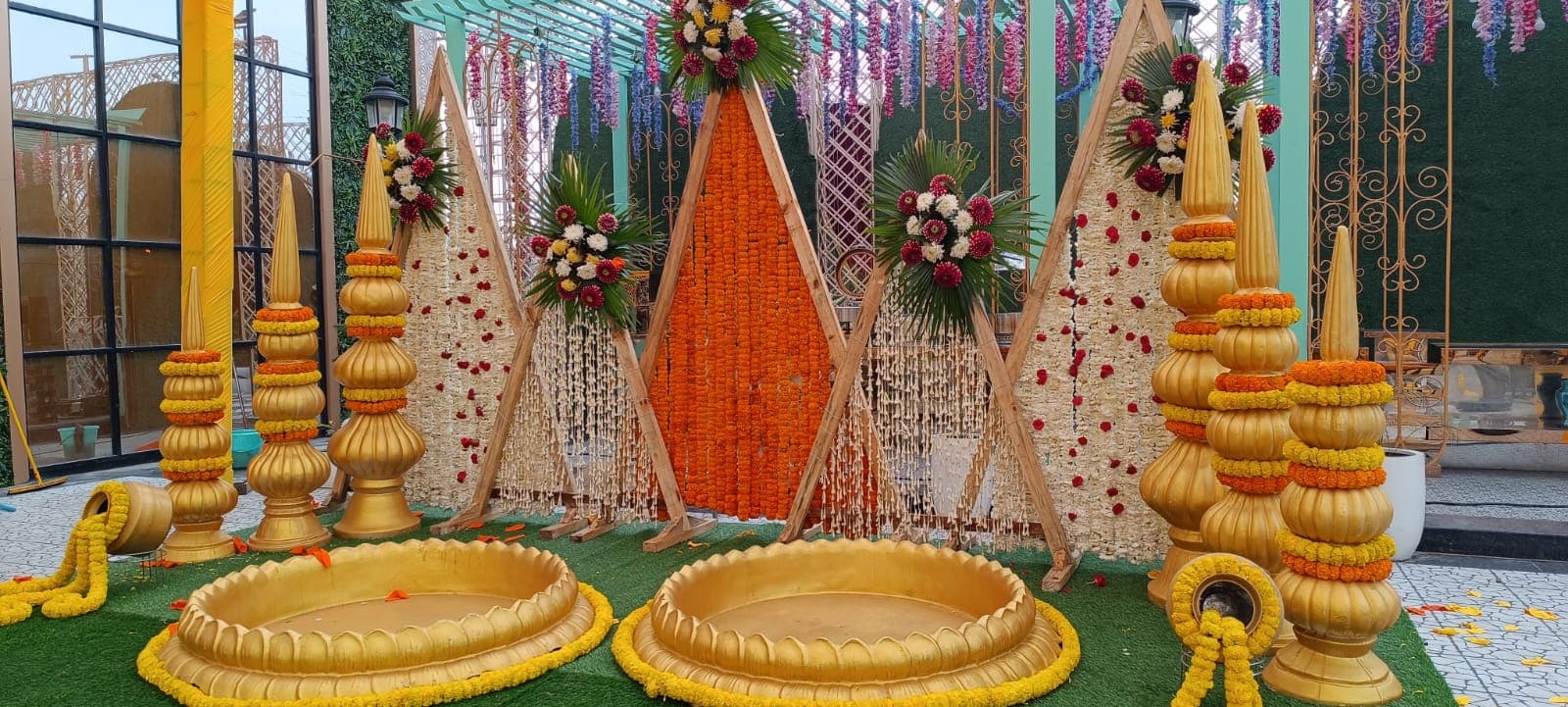 Rose Ring Arch & Velvet Stage Setup